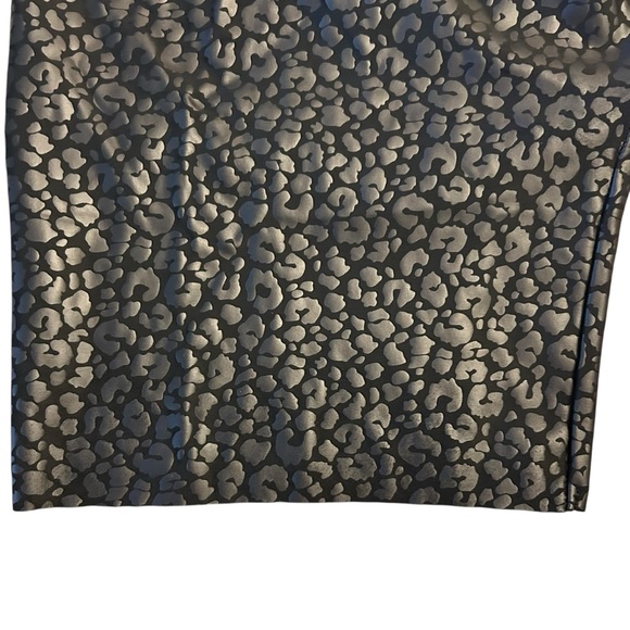 HUE Ladies Sleek Effects High Rise Biker Shorts, Black Leopard Embossed XL NEW - Picture 7 of 11